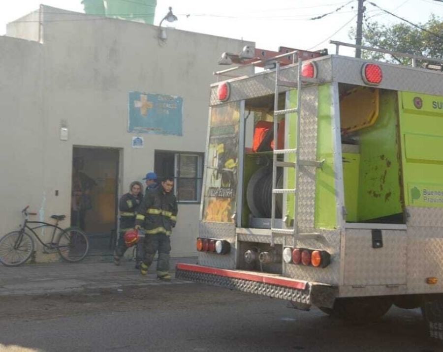 Se incendió una salita de primeros auxilios en Villa Alba y necesitó la evacuación de los pacientes y el personal