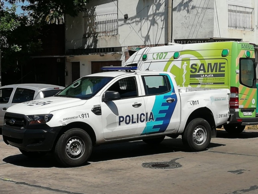 Se atrincheró con un arma de fuego y tres cuchillas en una casa de Gonnet: negoció durante horas