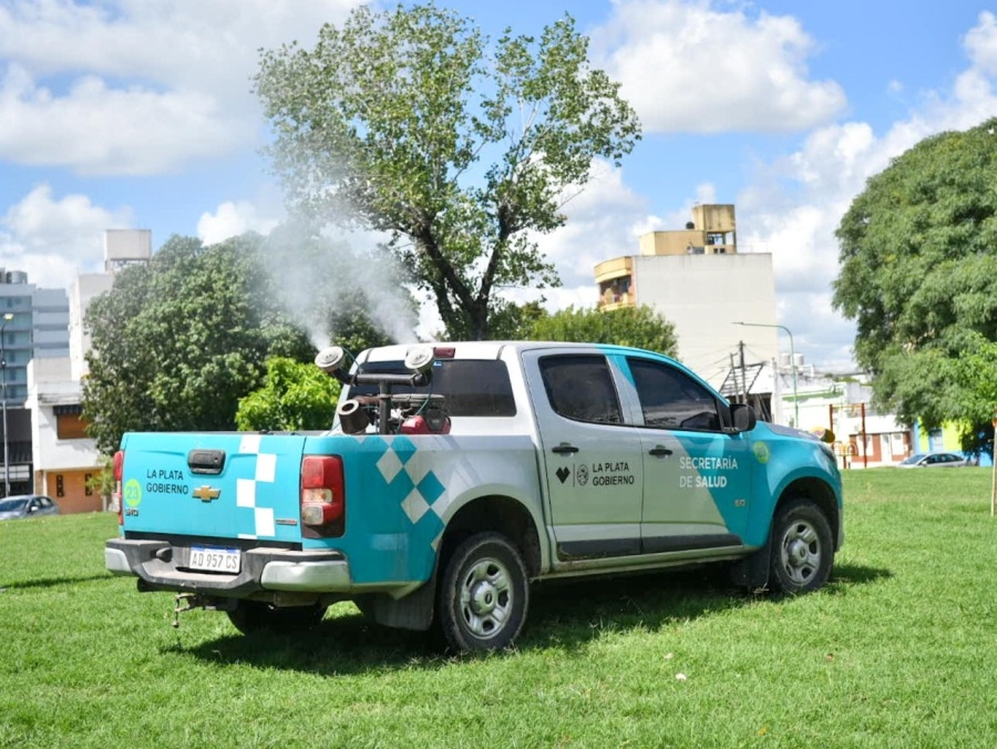Con visitas puerta por puerta, este miércoles la fumigación avanzó en el Casco Urbano de La Plata y otras diez localidades