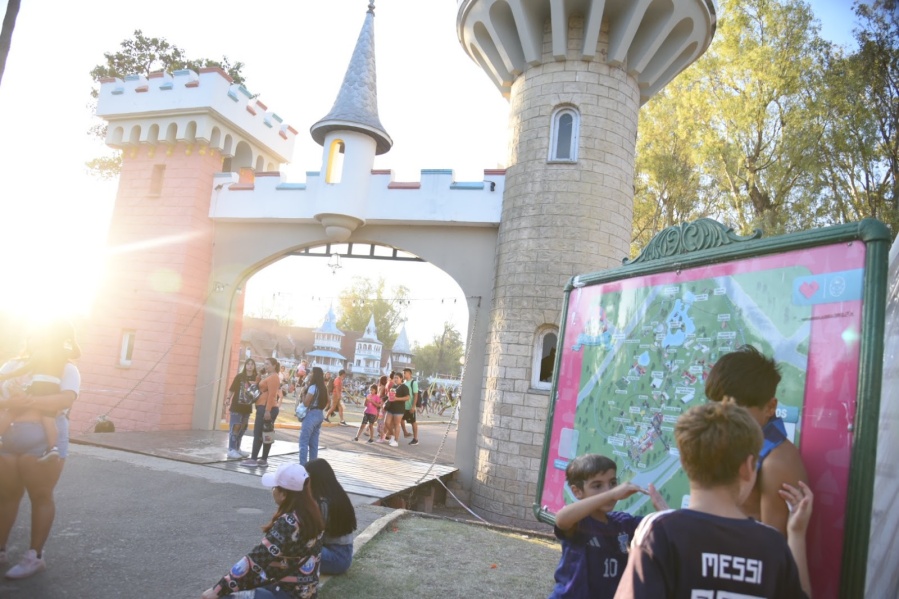 Los barrios platenses se preparan para un fin de semana completo: música, cine y actividades