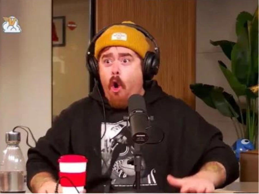 Un auto casi choca el estudio mientras estaban en vivo y el susto de Migue Granados se hizo viral