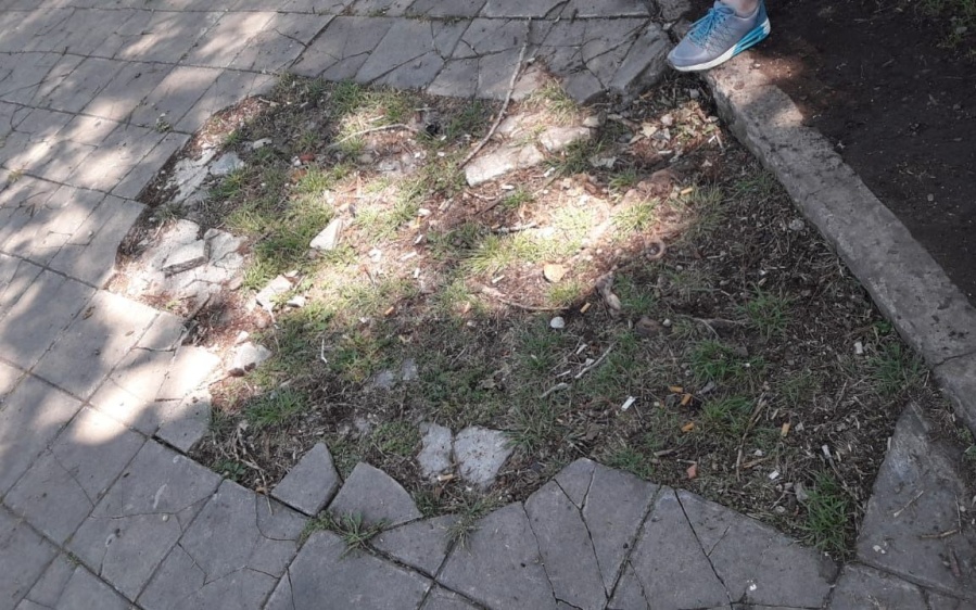 Vecinos de Plaza Belgrano reclaman por el arreglo de las veredas