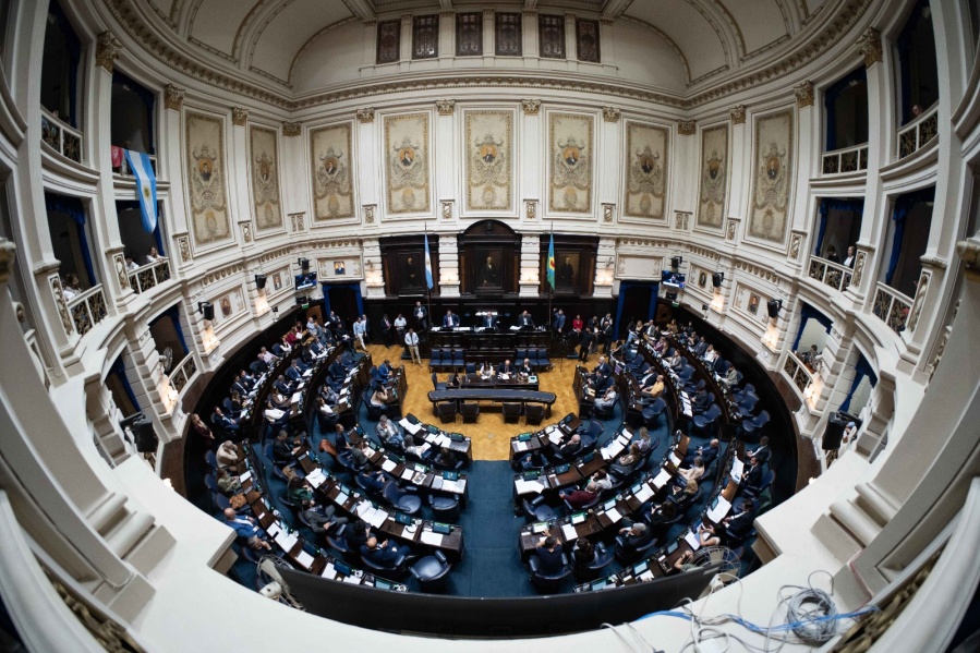 Diputados sesionó tras casi cuatro meses de parálisis y dio luz verde a la ley que regula el uso de celulares en las aulas