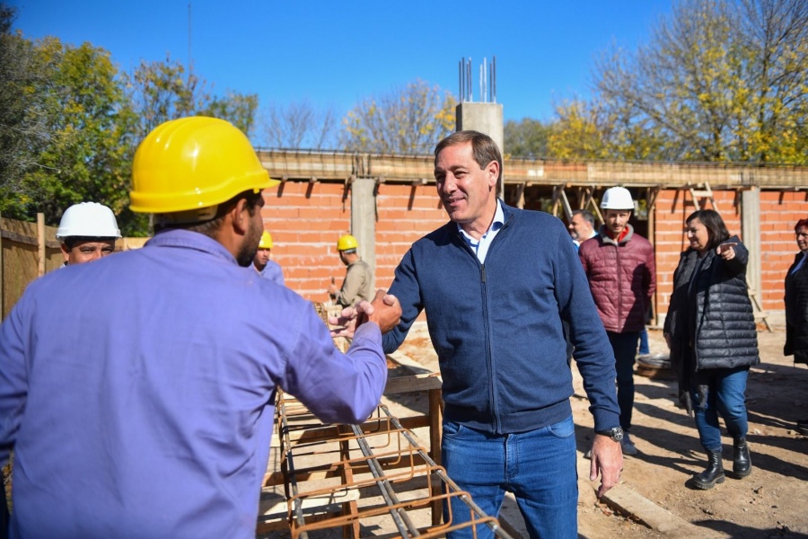 Garro recorrió las obras de la nueva Delegación de Tolosa: ”Es el resultado de escuchar a los vecinos, nos marcan el camino”