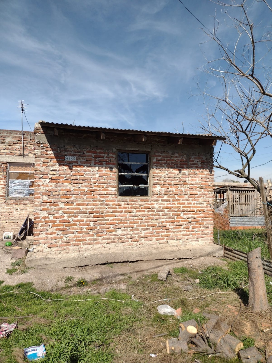 Con facas tumberas, delincuentes entraron a robar a una vivienda de Abasto