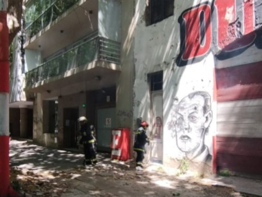 Intentaron incendiar murales de Estudiantes luego del clásico de La Plata