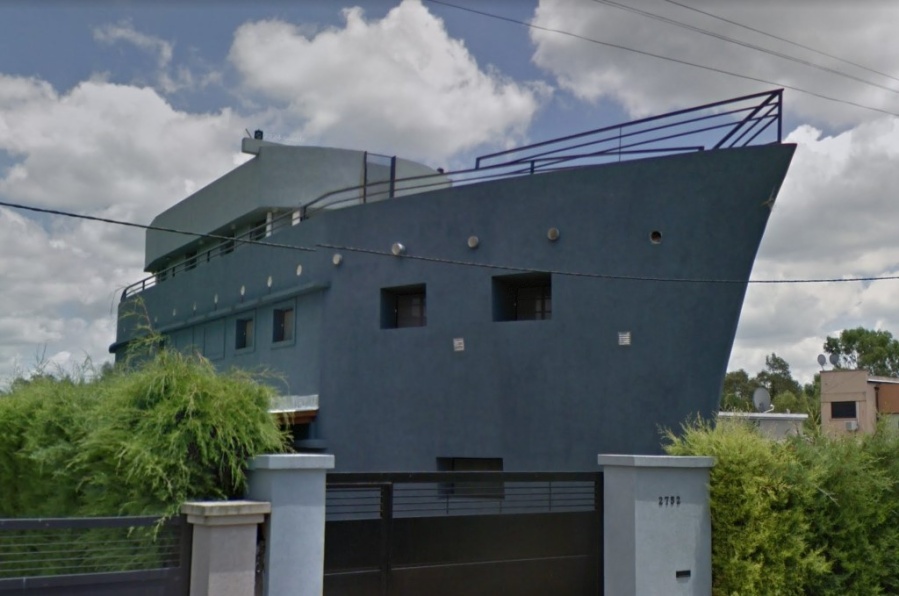 Una Casa Barco en Punta Lara sorprende por su originalidad y espíritu costero