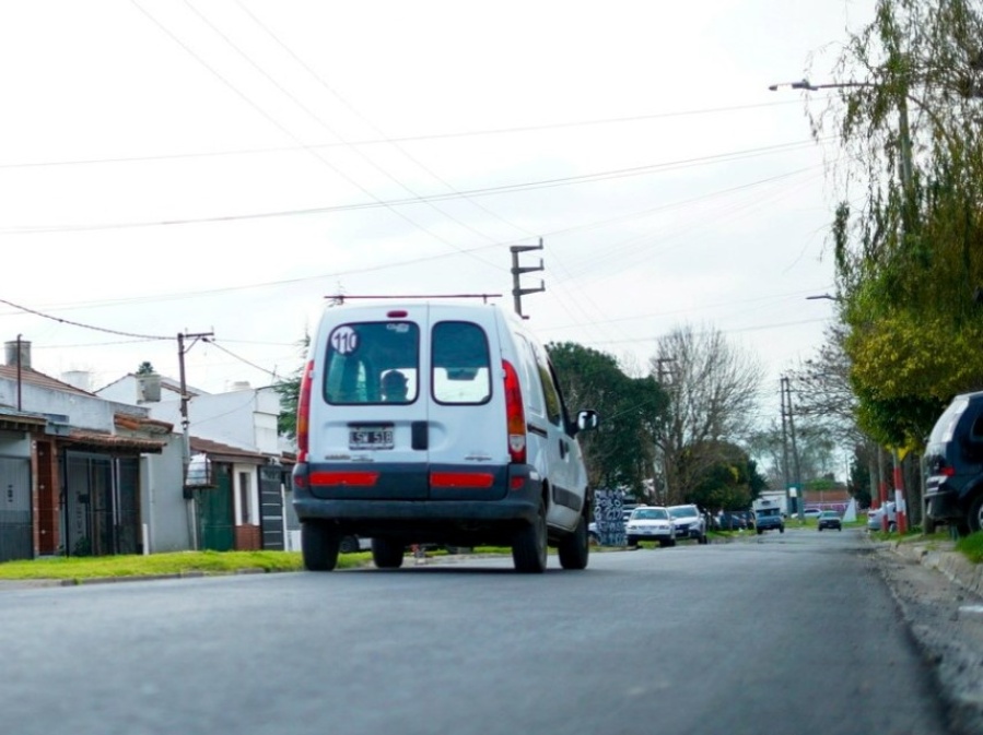 El Municipio finalizó dos obras viales en Villa Elvira para mejorar la circulación segura de los vecinos