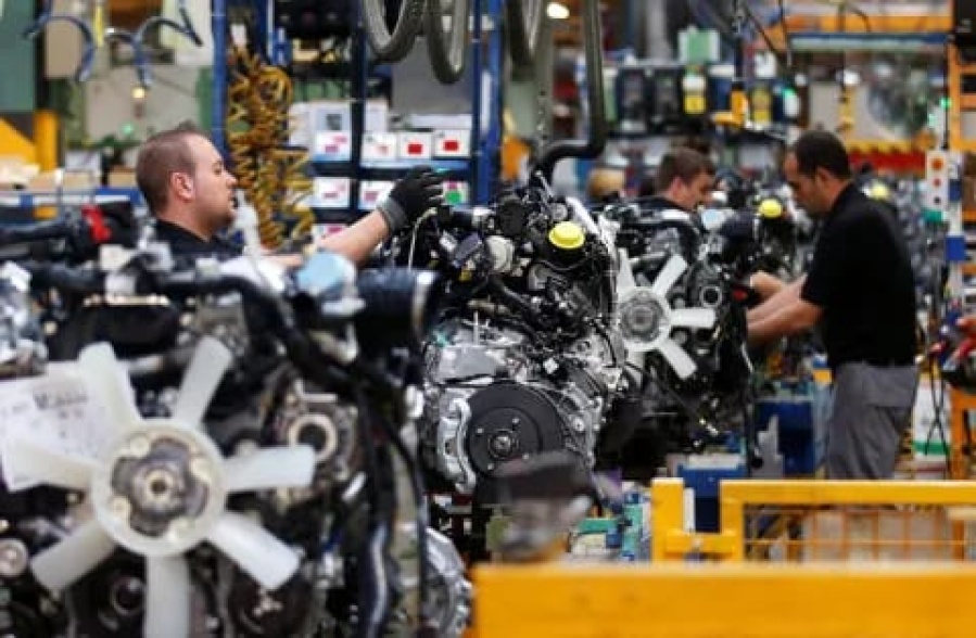 Según el INDEC la economía subió un 5,7% anual y en febrero tuvo un crecimiento mensual del 0,8%