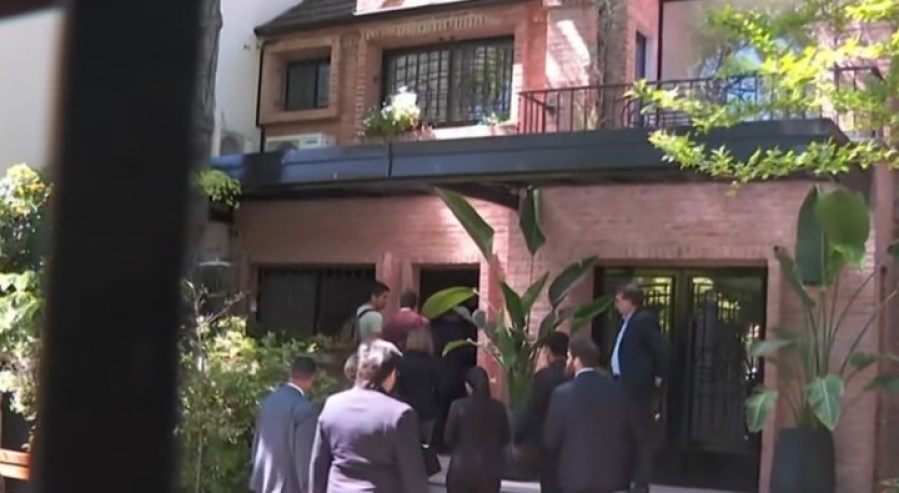 Tras varias horas, terminó el allanamiento a la casa de Espert y le ”secuestraron el celular”