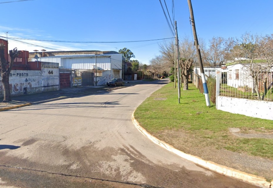 Vecinos piden más luminarias en calle 153 porque “de noche no ves a 5 metros”