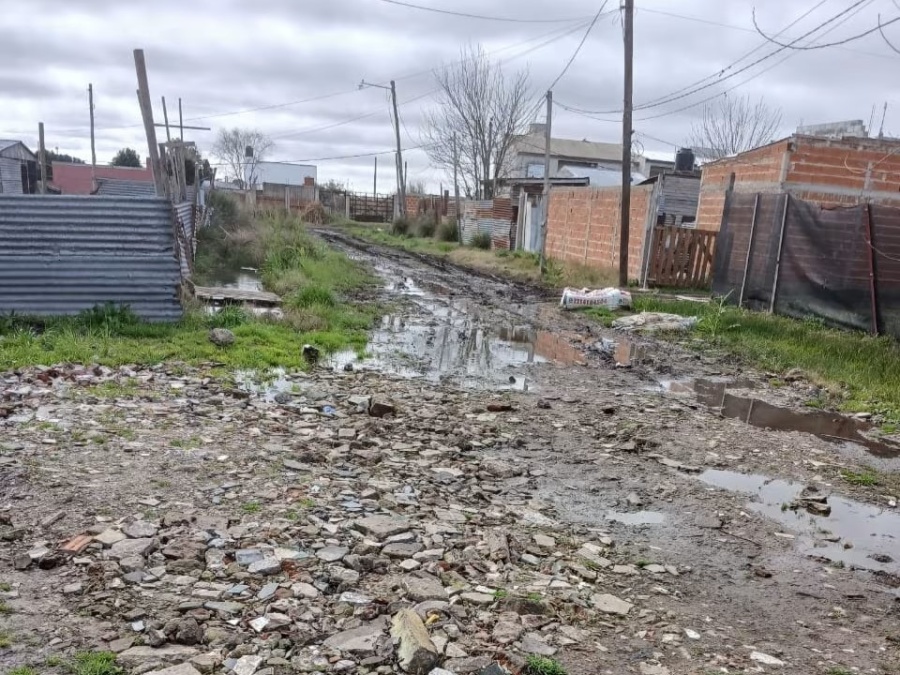 Vecinos reclaman por el mal estado de la calle 52 bis en Los Hornos