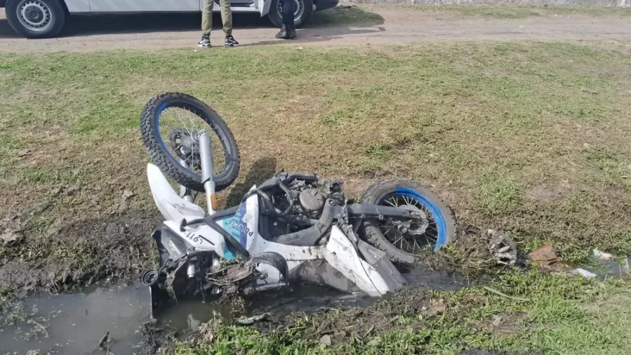 Violento choque entre dos policías durante una persecución en Melchor Romero: Ambos terminaron hospitalizados