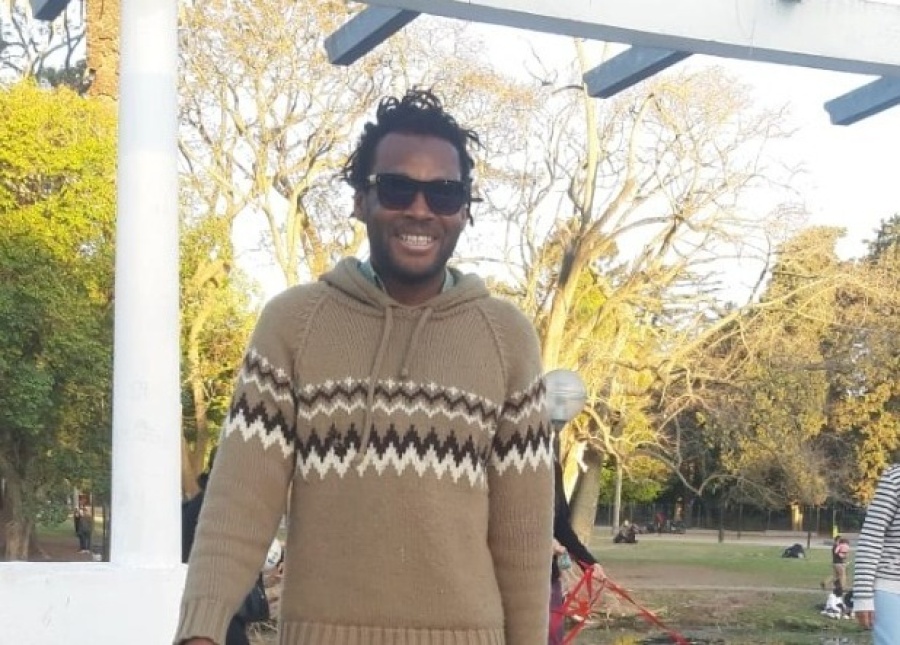 De Haití a la cultura platense, un personaje emblemático de la ciudad cuenta su historia: “Fue muy difícil para mí”