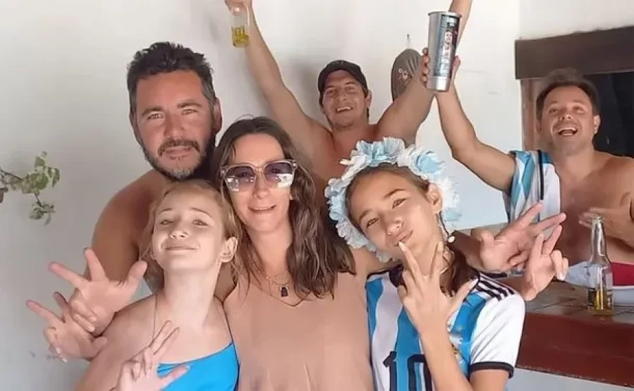 Un hincha sorprendió a todos con lo que hizo con su alianza y la reacción de la esposa lo fulminó