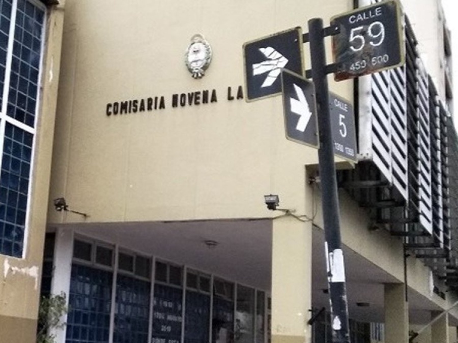 Le robaron el auto en la puerta de su casa y lo abandonaron a 20 cuadras