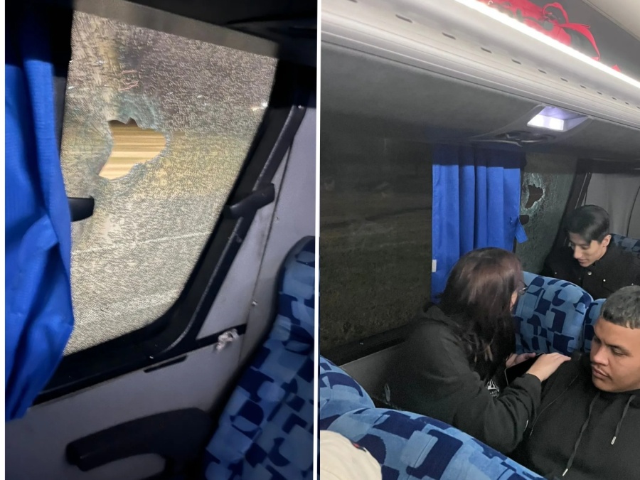 Susto y destrozos en la Autopista La Plata - Buenos Aires: apedrearon un micro con pasajeros a bordo