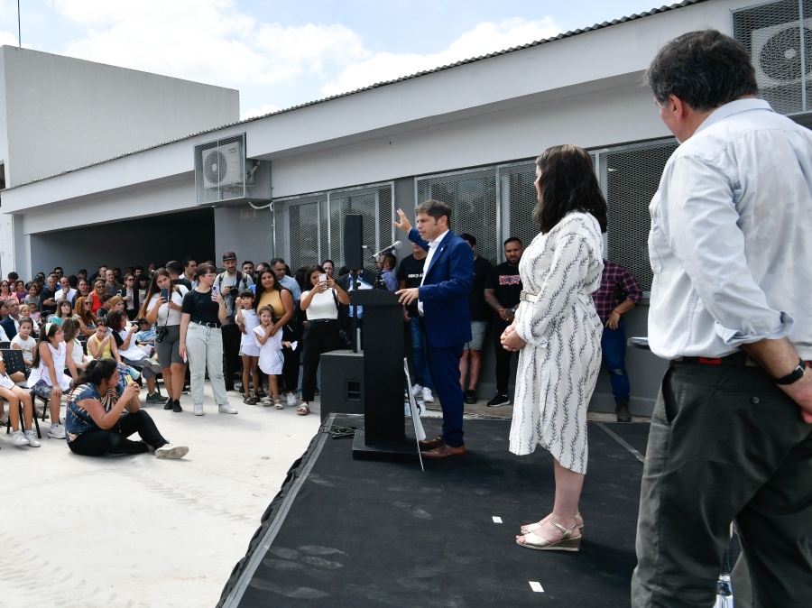 Kicillof: ”No vamos a contestar con insultos, sino con trabajo y esfuerzo para seguir abriendo escuelas”