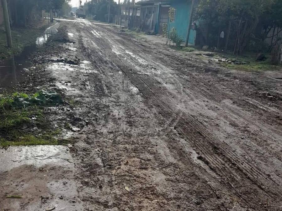 En Villa Elvira piden que reparen una calle