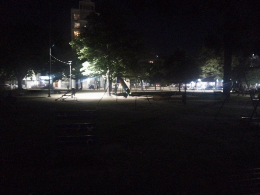 Vecinos pidieron más iluminación en Plaza España en medio de la ola de robos