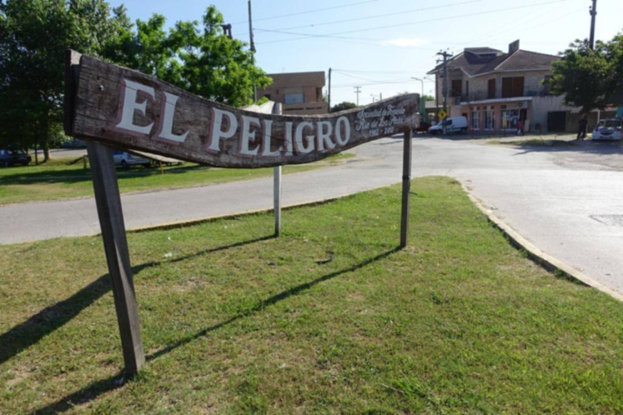 Encapuchados armados irrumpieron en una casa de La Plata y se llevaron una camioneta y objetos de valor