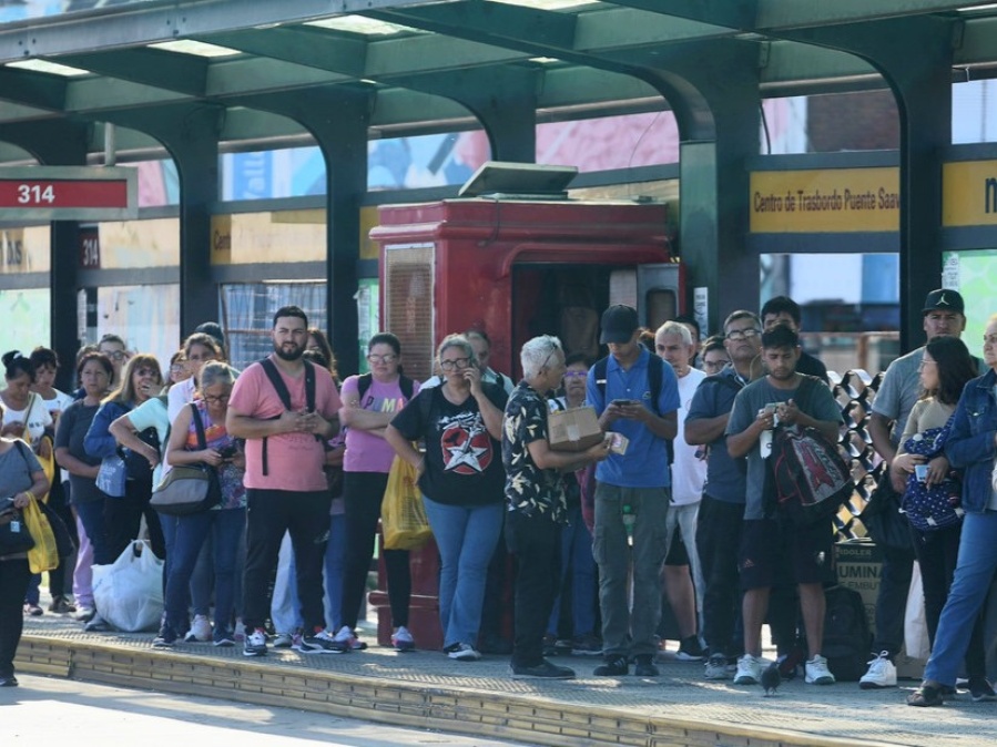 Empresas de colectivos acordaron un aumento en el boleto mínimo de transporte y adelantaron que se normalizará el servicio