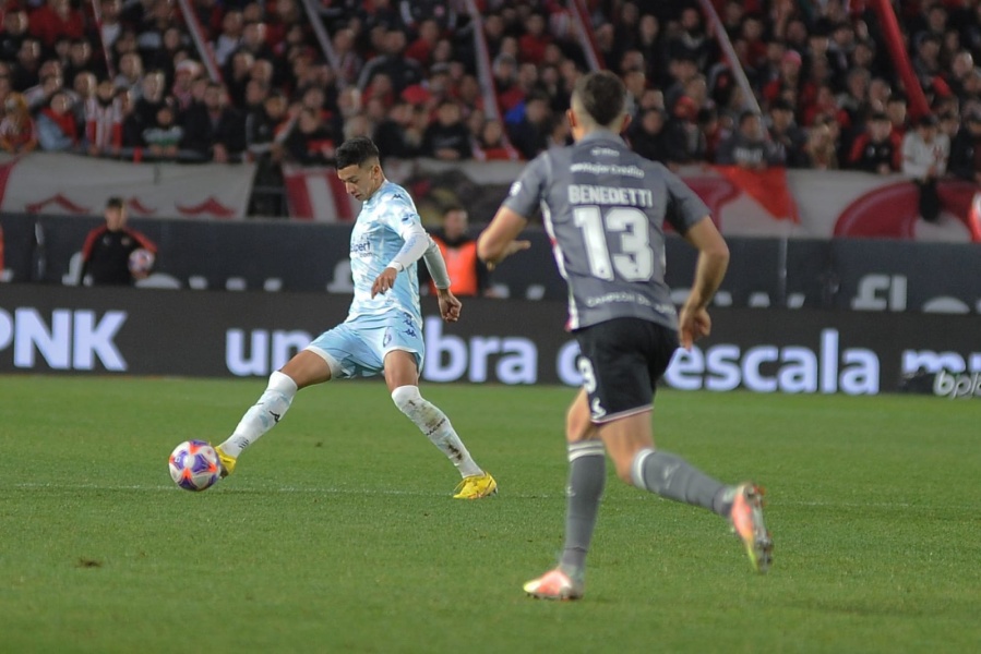 Estudiantes jugó mal, igualó sin goles ante Racing y perdió un soldado importante