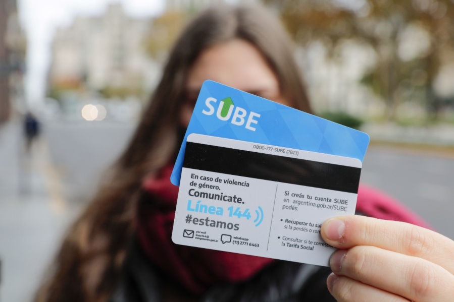 El drama de una joven platense luego de perder su tarjeta sube : ”No tengo plata para comprar otra y necesito ir al colegio”