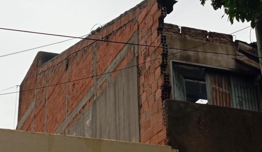 Incendio en una vivienda generó momentos de tensión en el barrio El Mondongo