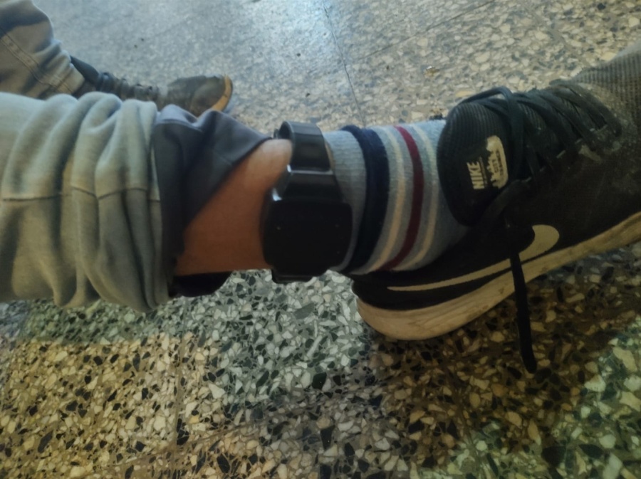 Tenía arresto domiciliario y lo detuvieron en Los Hornos por amenazar de muerte a toda su familia