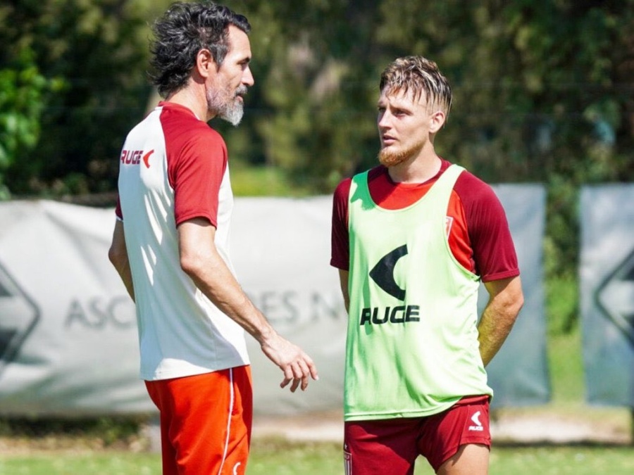 Ascacíbar le respondió a los hinchas y bancó a Eduardo Domínguez: ”Es muy prematuro...”