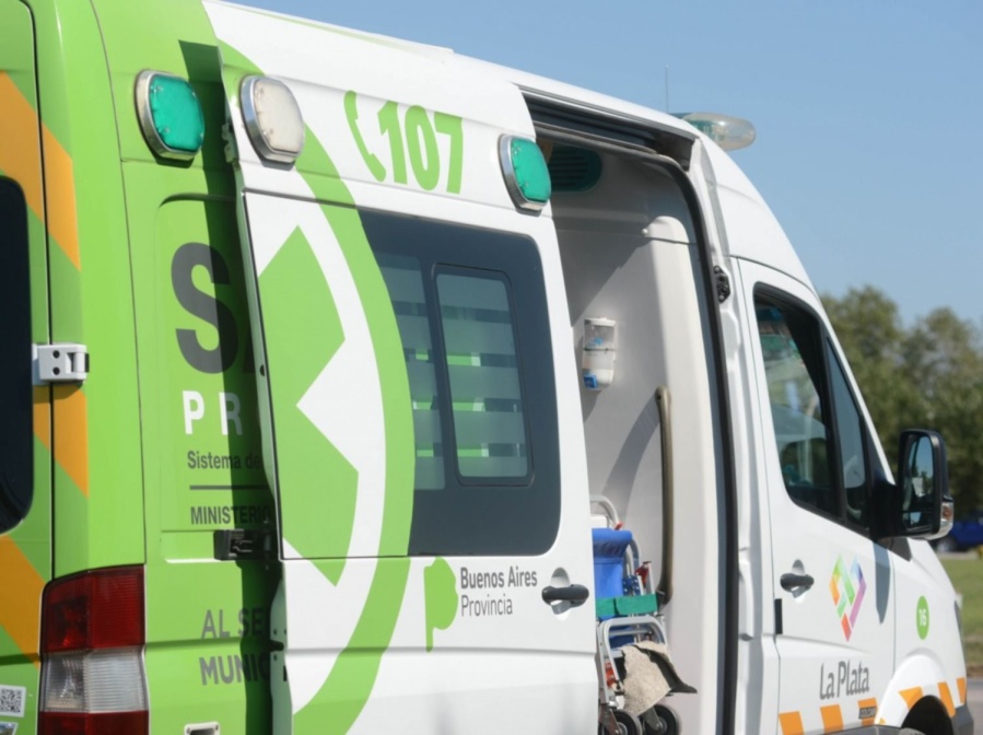 Un joven cayó de su moto y falleció en el acto en City Bell