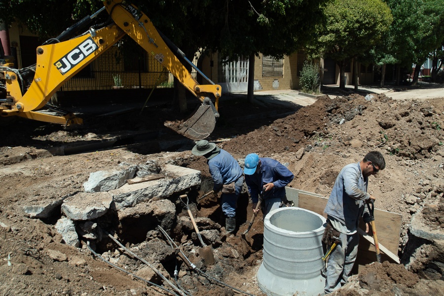 Aceleran los trabajos en Barrio Jardín para fortalecer la cuenca del Arroyo Maldonado ante las lluvias