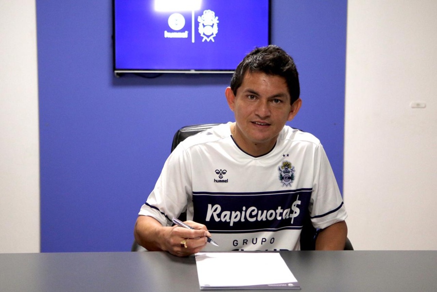 El Pulga Rodríguez estampó la firma y se convirtió oficialmente en refuerzo del Lobo