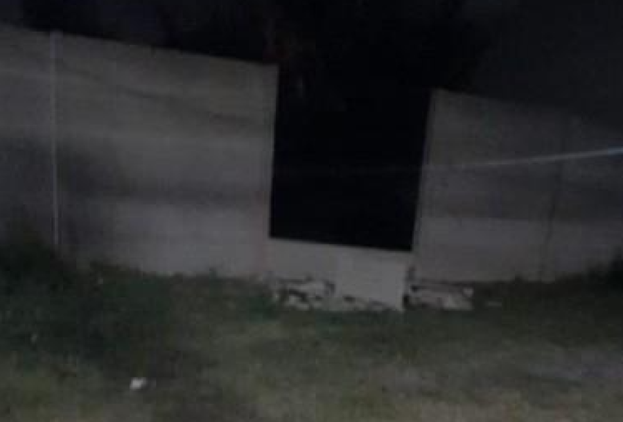 Ladrones tiraron abajo una pared de una casa de Berisso para entrar a robar