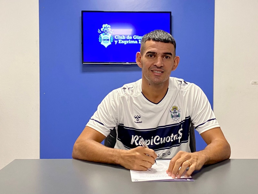 Oscar Piris firmó su contrato y se convirtió en refuerzo del Lobo