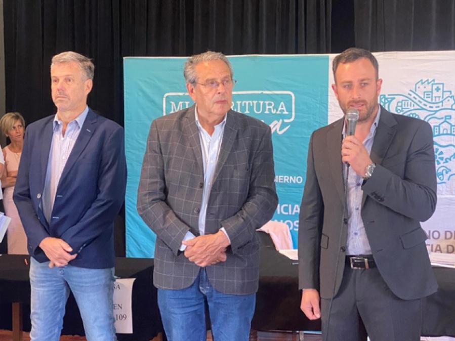 Más de 400 familias platenses firmaron las escrituras de sus viviendas