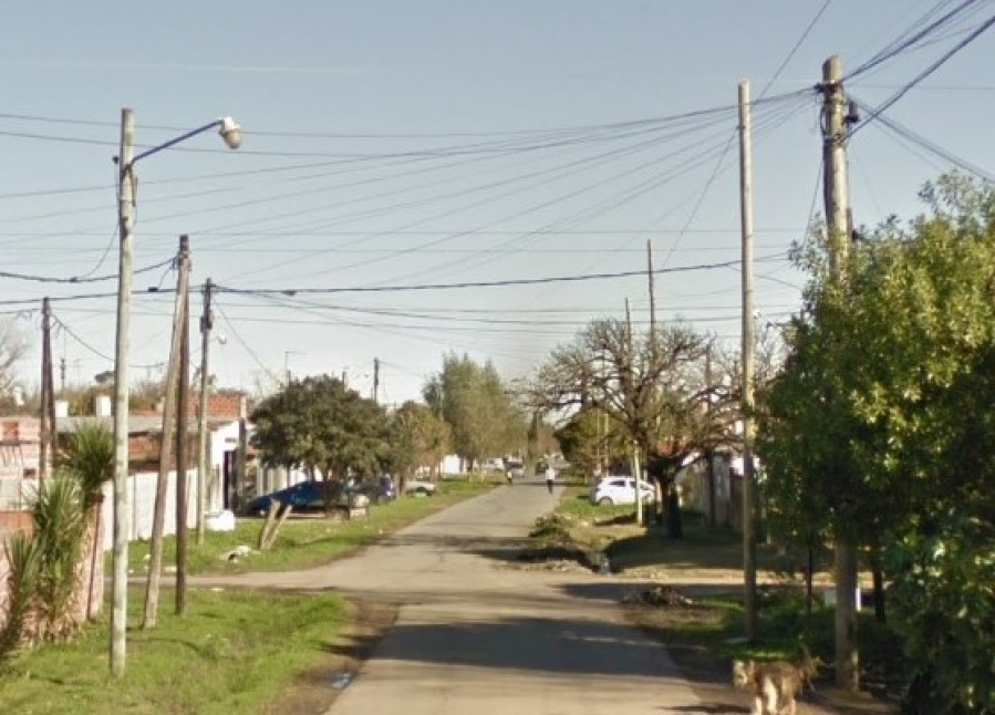 En 65 y 153 reclamaron por falta de luminarias en el barrio: ”Se volvió a quemar el foco”