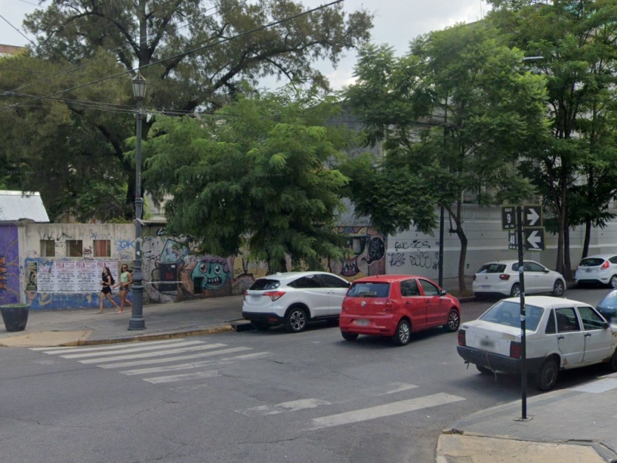 Una joven platense iba a estacionar en 9 y 48 pero fue engañada por un hombre y perdió el lugar: ”Que HDP”