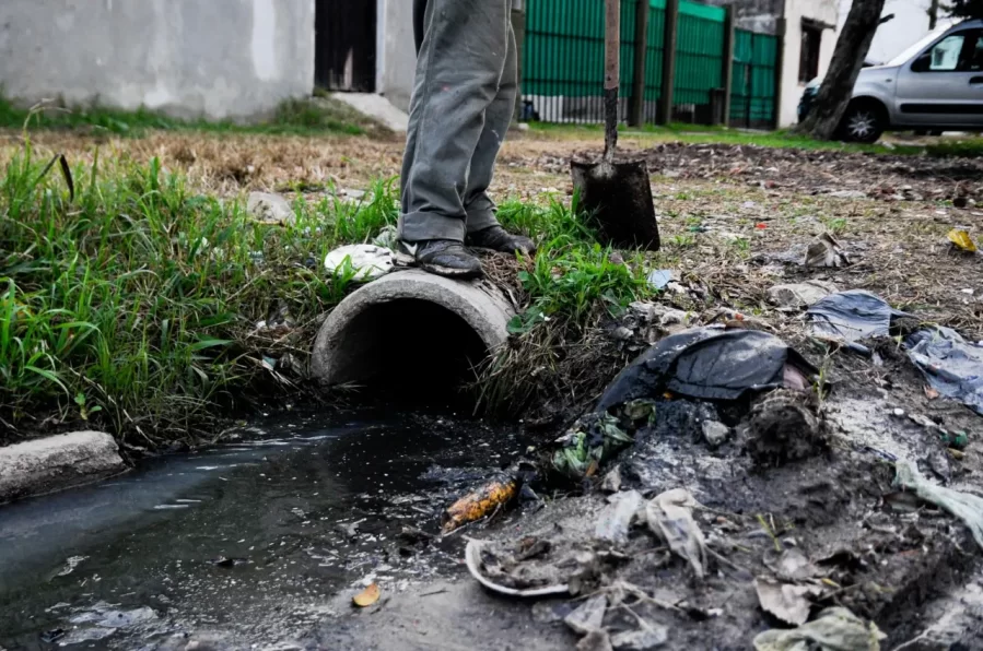 Falta de cloacas en distintos puntos de Tolosa: ”No se puede vivir así”