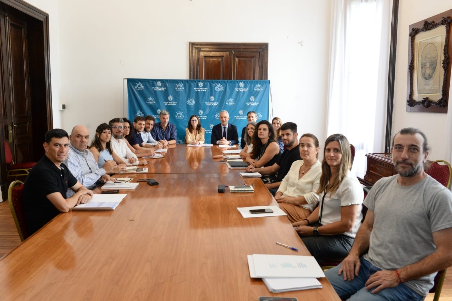 Déficit habitacional: Alak y Batakis evaluaron estrategias para avanzar con la construcción de viviendas en La Plata