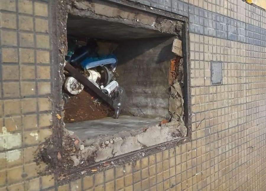 Vecinos reclaman la falta de tapas en distintos pozos de la ciudad, en este caso en 6 entre 49 y 50