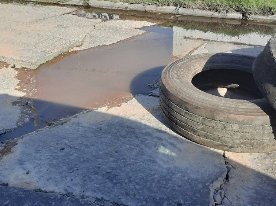 Vecina de Altos de San Lorenzo pide que arreglen una calle intransitable