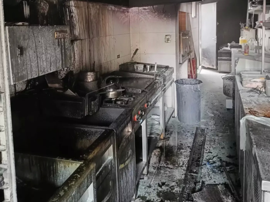 Una importante hamburguesería de la ciudad se prendió fuego