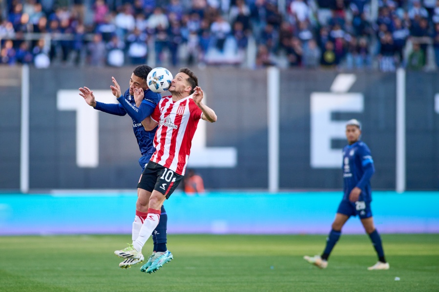 Estudiantes volvió a quedarse sin reacción y se trajo una preocupante derrota de Córdoba