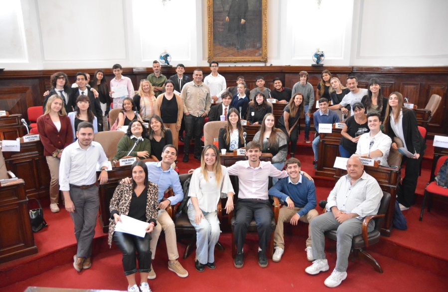 Estudiantes secundarios llevaron al Concejo Deliberante 27 propuestas para La Plata y se debatirán las mejores