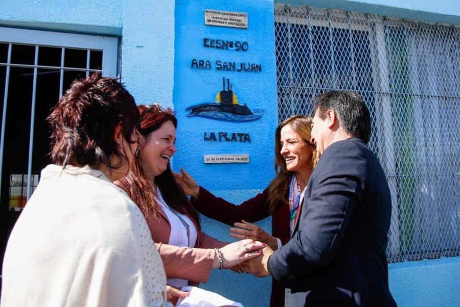Victoria Tolosa Paz participó del ”bautismo” de la EES N°90 ”Ara San Juan” de Los Hornos