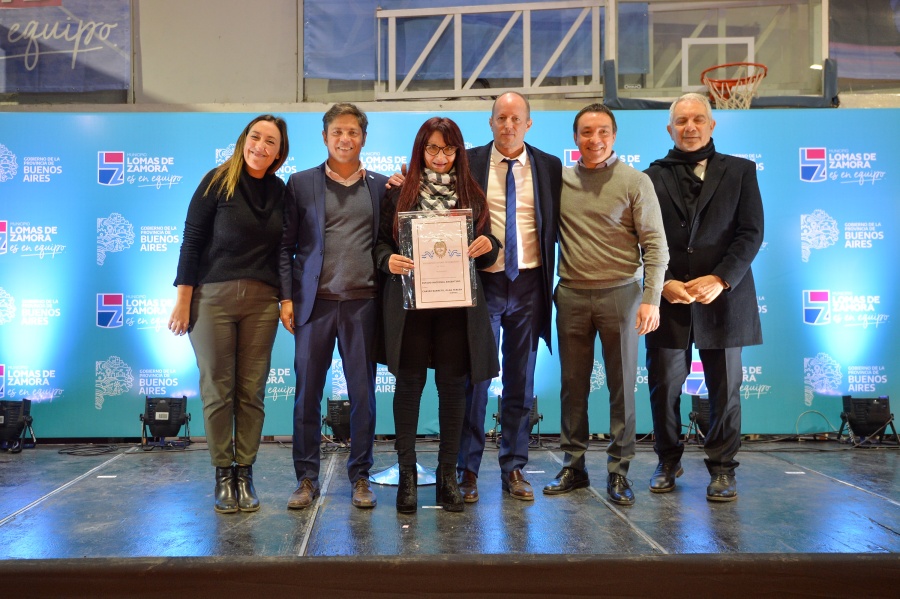 Más de 500 familias recibieron la escritura de sus viviendas en Lomas de Zamora