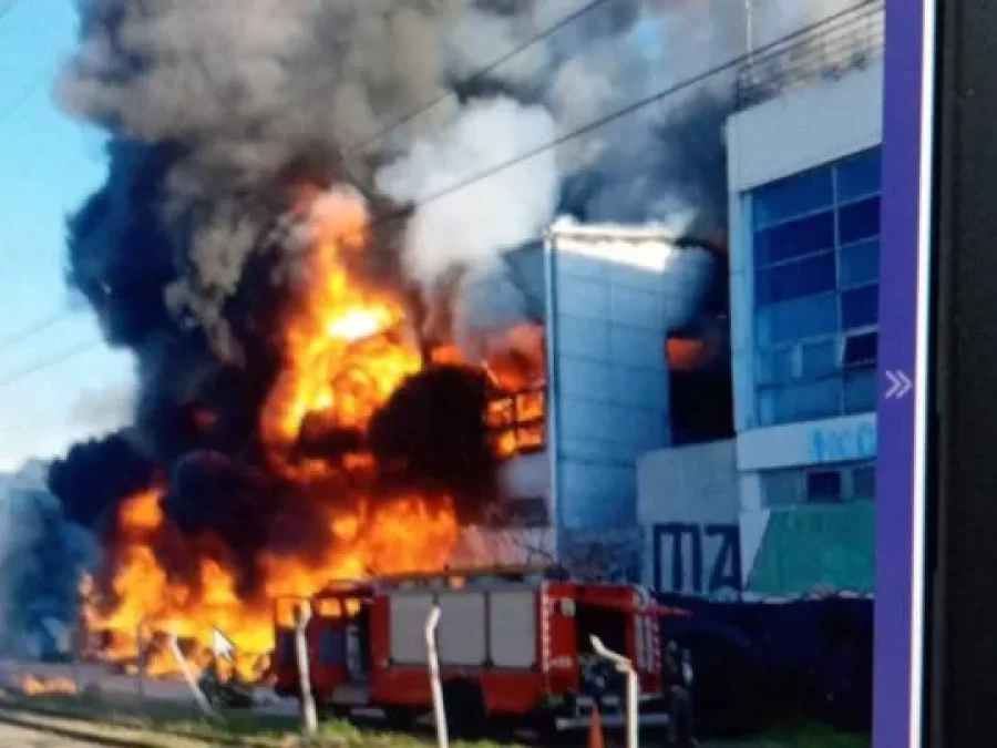 Se prendió fuego la fábrica de la cervecería de Quilmes