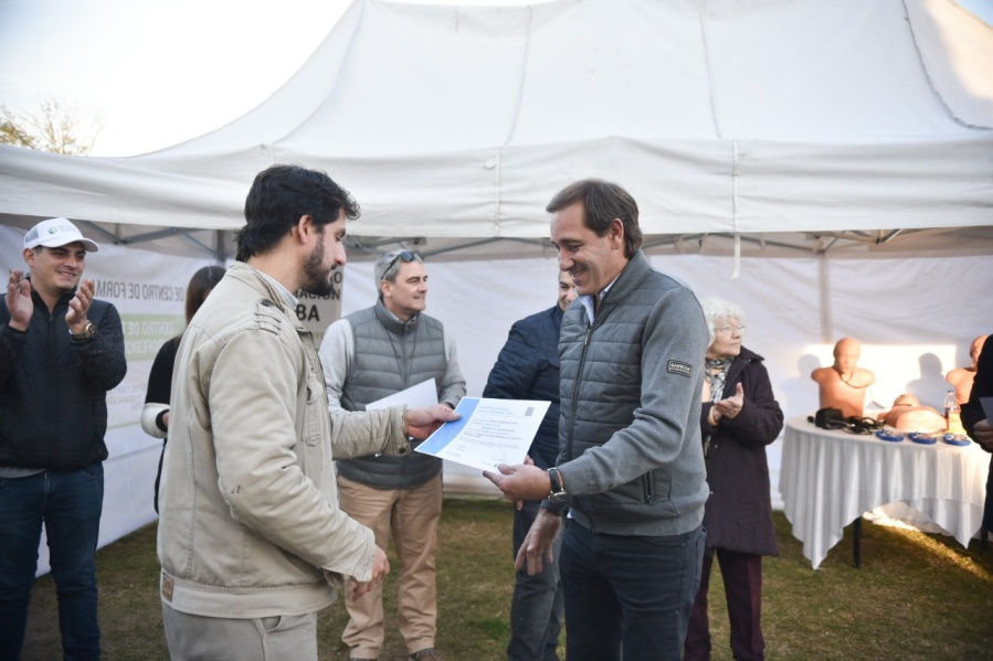 Julio Garro hizo entrega de diplomas a los egresados de los cursos de formación profesional